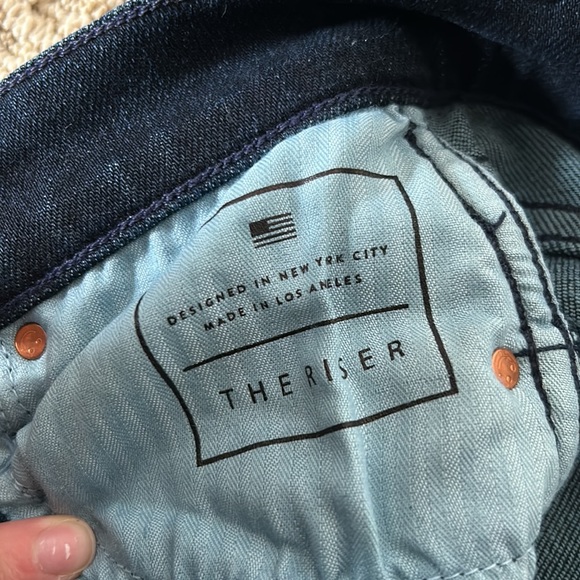 AYR the riser - Picture 5 of 6